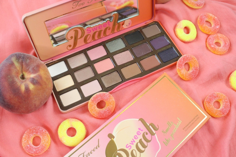 Phấn mắt Too Faced Sweet Peach Eyeshadow Palette với mùi hương dịu ngọt