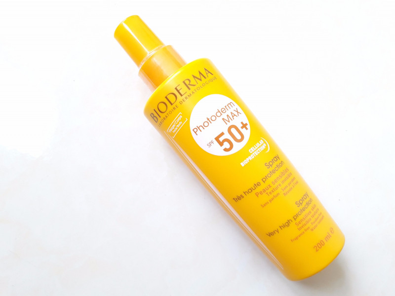 Bioderma Photoderm Max Spray SPF 50+ có dạng xịt vô cùng tiện lợi