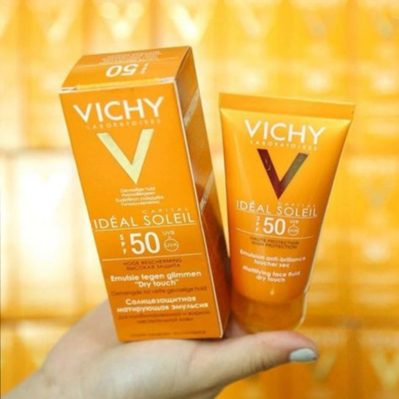Kem chống nắng Vichy không gây nhờn rít da SPF50 chống tia UVA và UVB (có màu).