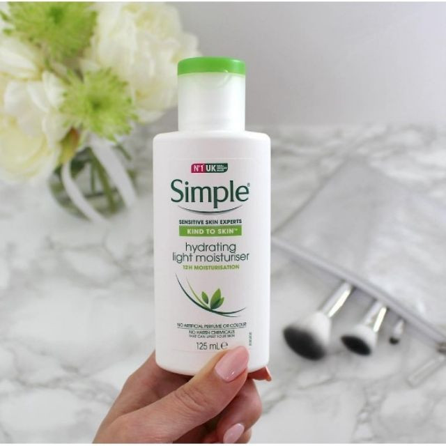 Kem dưỡng ẩm Simple Kind To Skin Hydrating Light Moisturiser