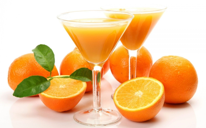 Nước ép cam cung cấp nhiều Vitamin C, các khoáng chất thiết yếu như kẽm, sắt