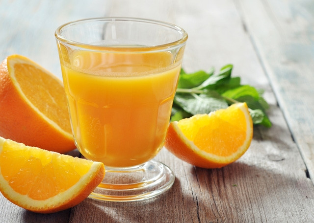 Nước cam vắt uống rất tốt cho sức khỏe