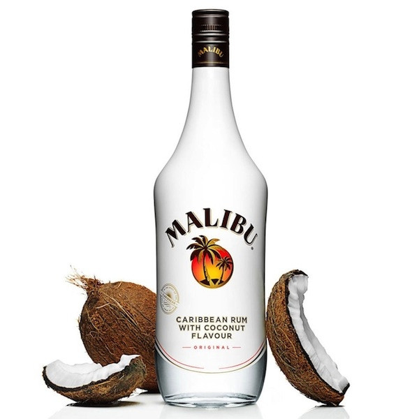 Malibu Coconut Rum có hương thơm cùng vị ngọt dịu rất đặc trưng của dừa
