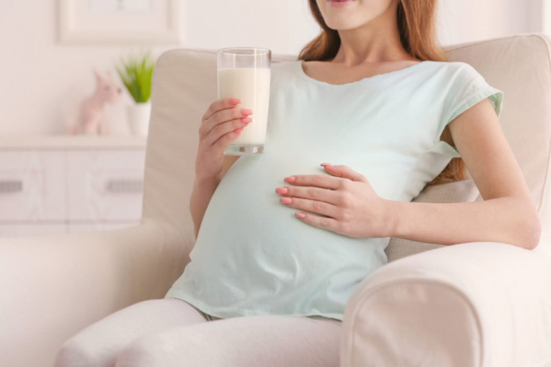 Nên dùng sữa có hệ định dưỡng đầy đủ nhất cho mẹ bầu