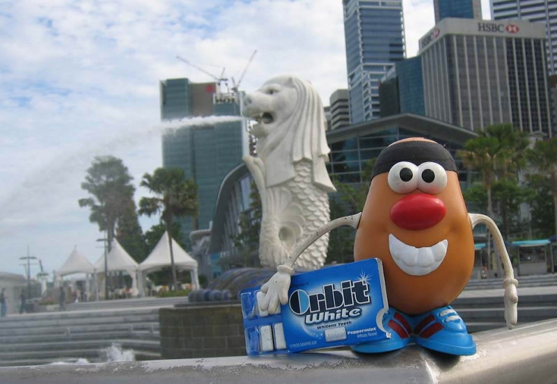 Singapore nghiêm cấm nhai kẹo cao su nơi công cộng