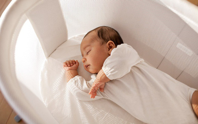 Khi ngủ trẻ có nhiều tư thế khác nhau. (Nguồn internet)
