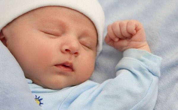 Nhiệt độ phù hợp giúp trẻ ngủ ngon hơn. (Nguồn internet)