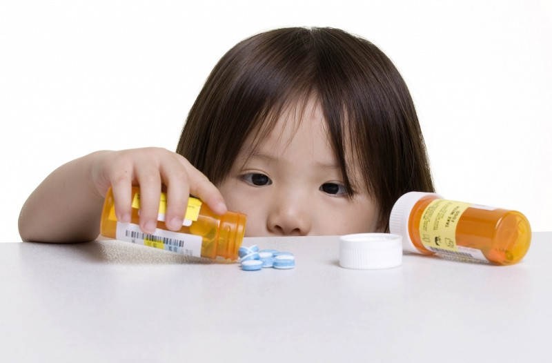 Không nên lạm dụng thuốc giảm đau để điều trị các bệnh về răng miệng ở trẻ