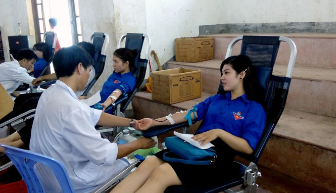 Tham gia các chương trình hiến máu nhân đạo