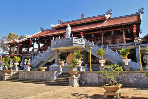 Chùa sắc tứ Khải Đoan là ngôi chùa lớn nhất thành phố Buôn Ma Thuột và cả tỉnh Đăk Lăk