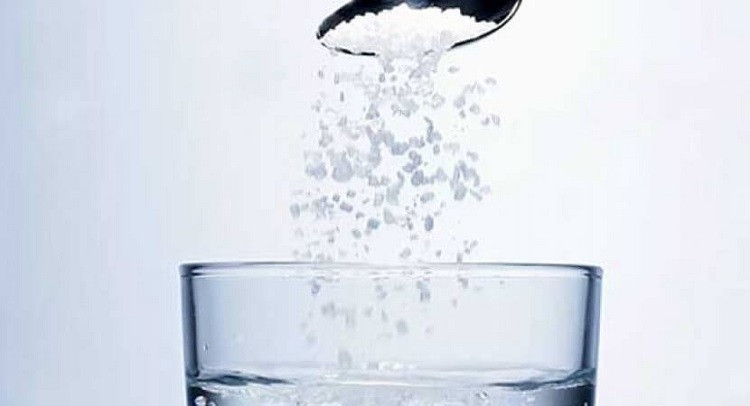 Nước muối giúp giảm đau nhức răng