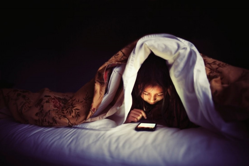 Để smartphone xa giường ngủ là cách để bảo vệ sức khỏe giấc ngủ