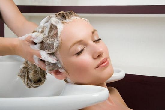 Sau khi nhuộm tóc, cần sử dụng dầu gội thích hợp