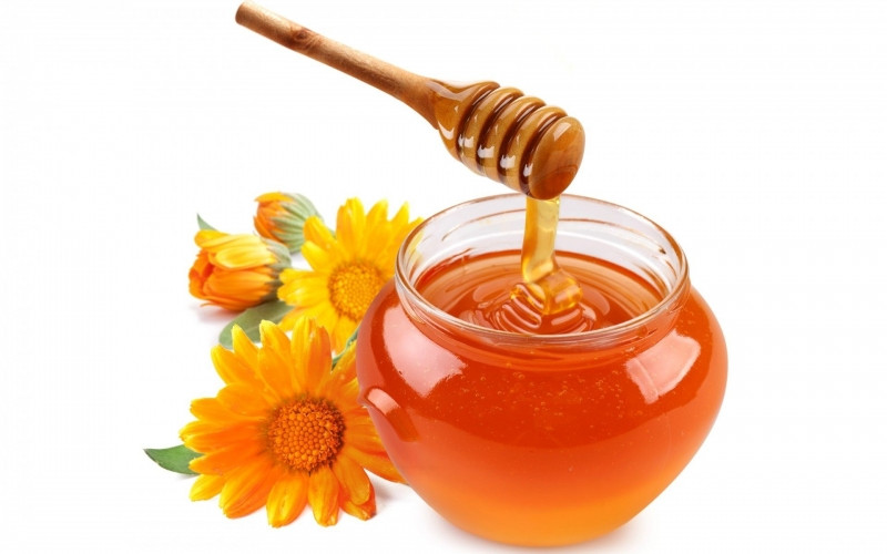 Trẻ trên 1 tuổi có thể sử dụng mật ong để trị nấc.