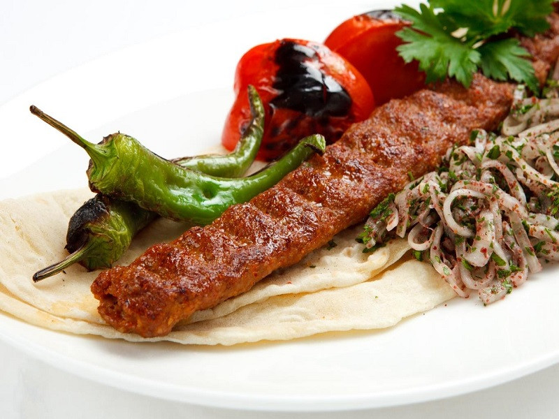 Món thịt sống ở Thổ Nhĩ Kỳ (Çiğ köfte)