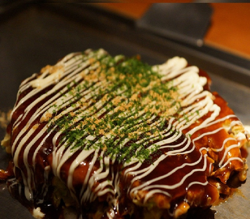 Chính vì sự cầu kì này cho mỗi chiếc bánh, Okonomiyaki của Hiroshima vô cùng nổi tiếng, được nhiều người yêu thích mỗi khi khách du lịch đặt chân tới thành phố này.