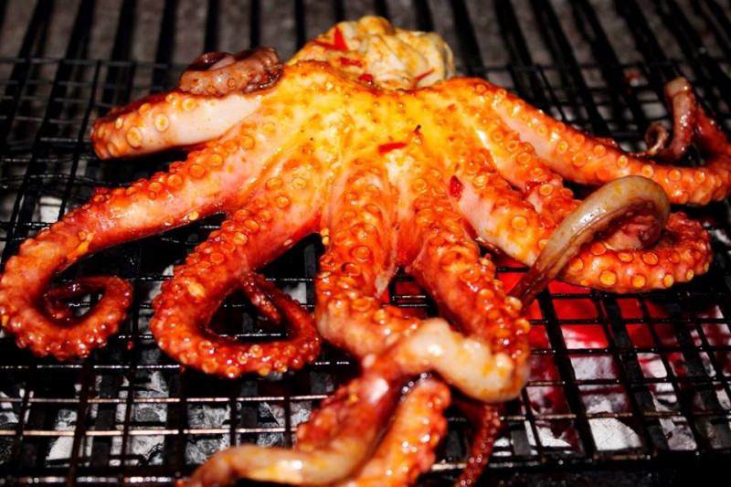 Món ăn nổi bật của Octopus King chính là món bạch tuộc xào, lẩu bạch tuộc, bạch tuộc nướng...