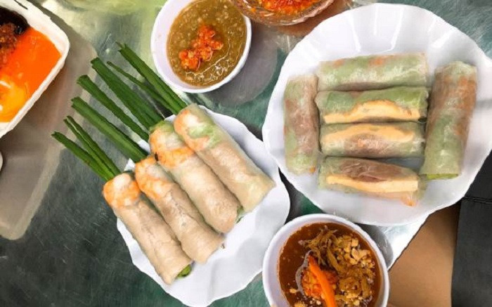 Nếu lần đầu bạn ăn bò bía Sài Gòn thì sẽ thấy hơi lạ, nhưng đã ăn rồi thì khó quên được hương vị lắm đấy