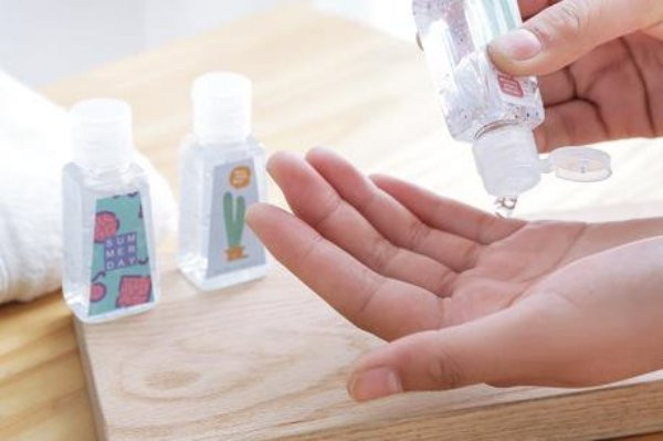 Nước rửa tay giúp bạn giữ sạch đôi tay