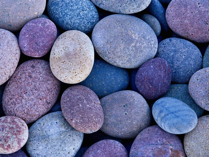 Viên đá nhỏ liên kết chặt chẽ giữa chiếc xe và mặt đất
