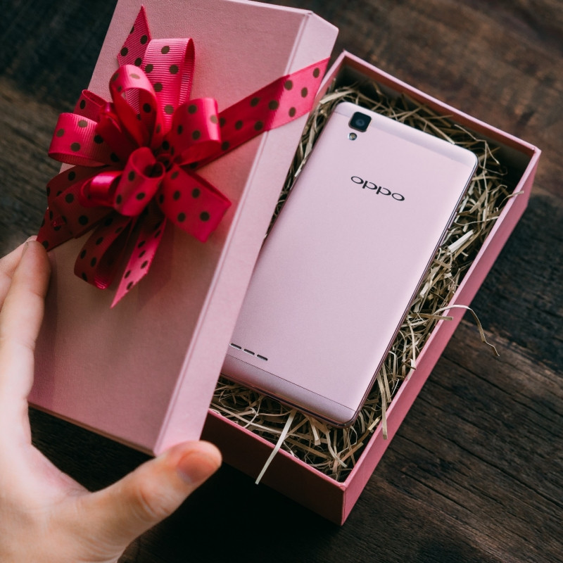 Một chiếc điện thoại cũng là một món quà thực tế ý nghĩa