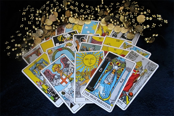 Bạn có thể tặng Bảo Bình một bộ bài tarot