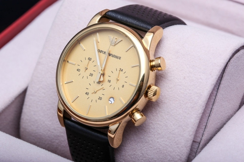 Những chiếc đồng hồ đeo tay sẽ mang đến cho chàng của bạn một vẻ ngoài lịch lãm, nam tính, cuốn hút khó tưởng.
