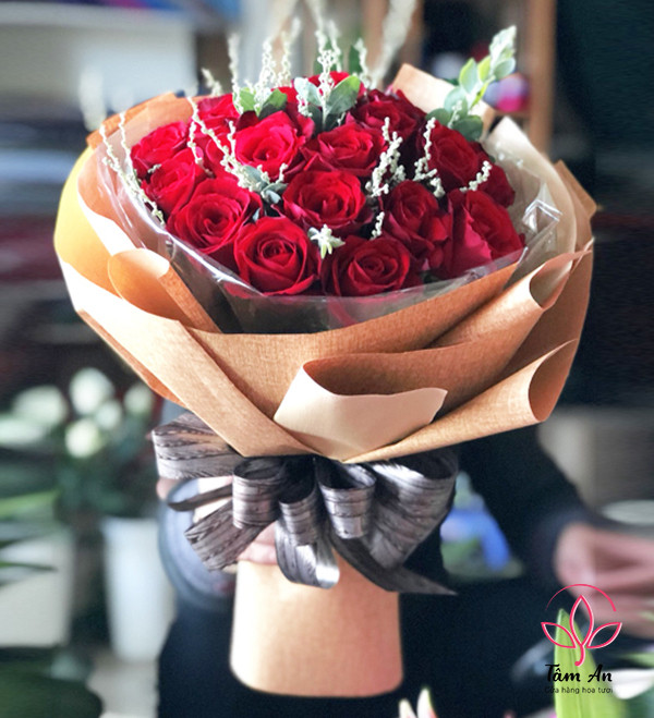 ﻿Đối với những cặp tình nhân, bạn có thể chọn cho mình một đóa hoa hồng đỏ nó sẽ giúp cho đôi bạn có một năm Noel đầy lãng mạn và hạnh phúc