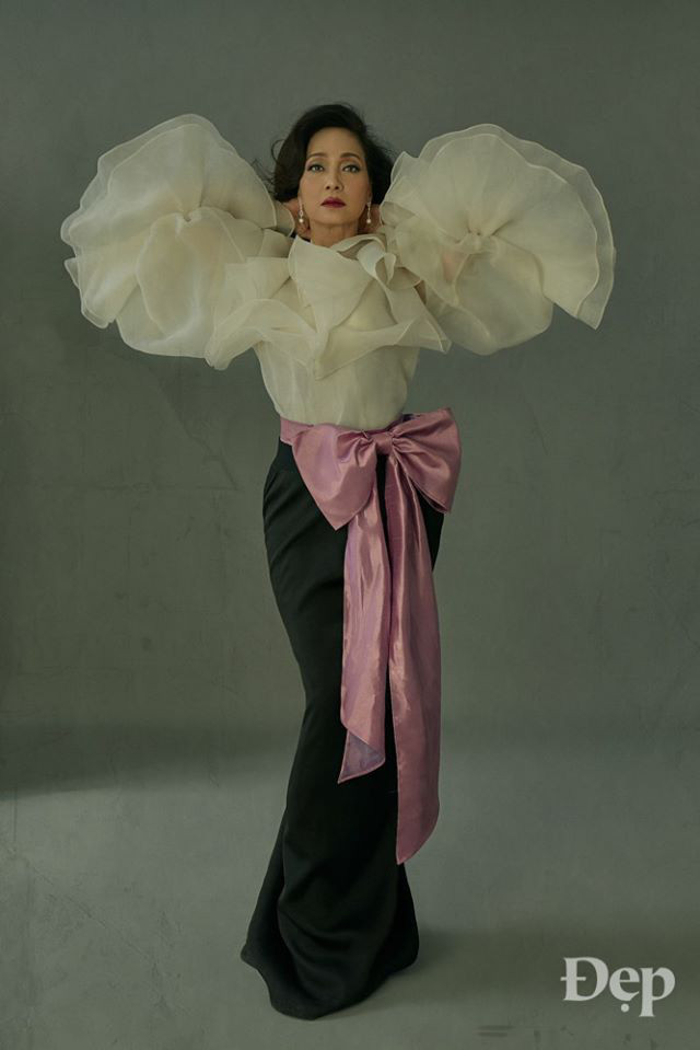 Nghệ sĩ Lê Khanh trở lại ấn tượng trong bộ ảnh được thực hiện bởi tạp chí Đẹp.