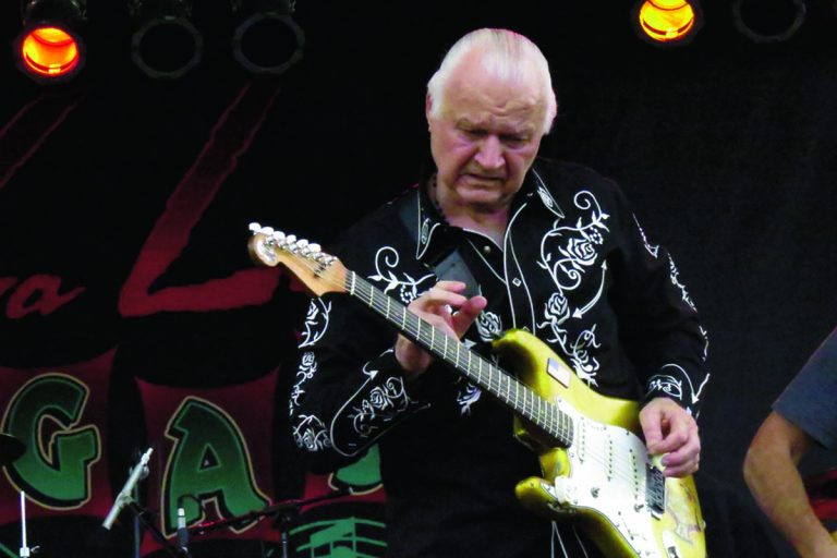 Nghệ sĩ guitar Dick Dale