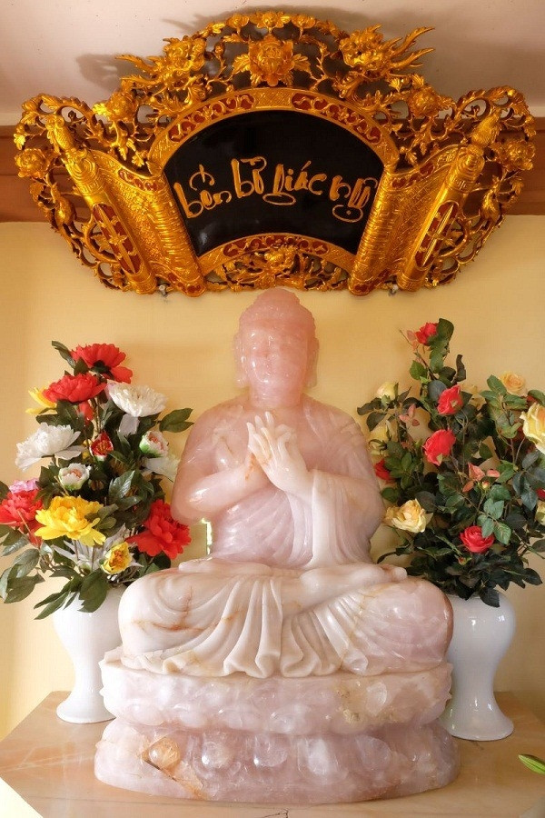 Tượng Phật hồng ngọc trong chùa Đại Tuệ