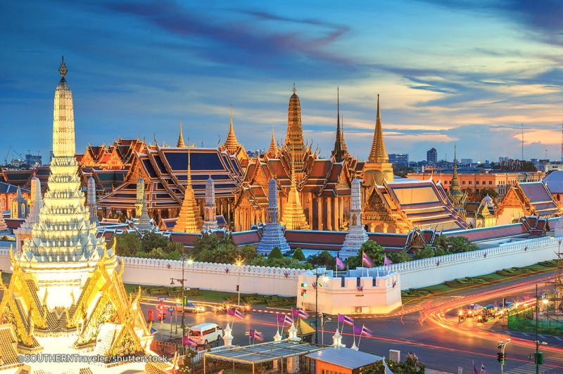 Wat Phra Kaew Bangkok nằm ngay trong khuôn viên Cung điện Hoàng gia Thái Lan.