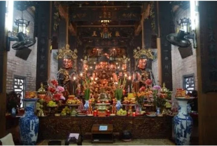 Các pho tượng quý trong chùa Bà Đá.