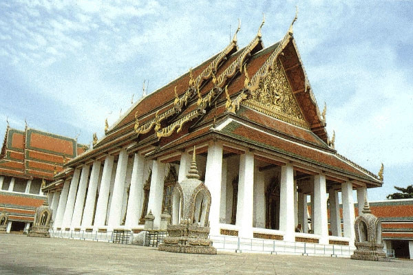 Chùa Wat Bowonniwet là một ngôi chùa khá nổi tiếng tọa lạc ở quận Phra Nakhon, thuộc Bangkok