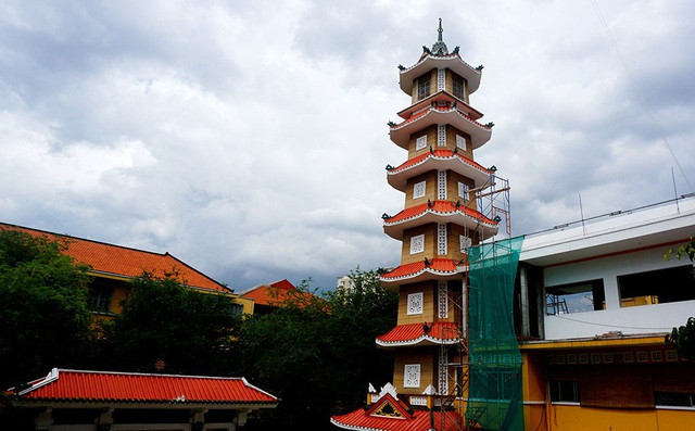 Tháp chuông cao 7 tầng của chùa Xá Lợi