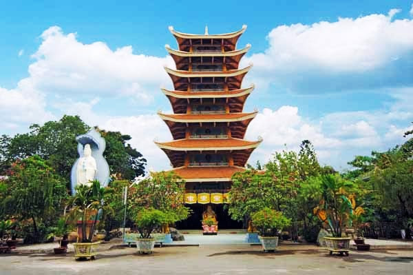 Chùa Vĩnh Nghiêm có công trình kiến trúc Tháp đá cao và công phu nhất Việt Nam