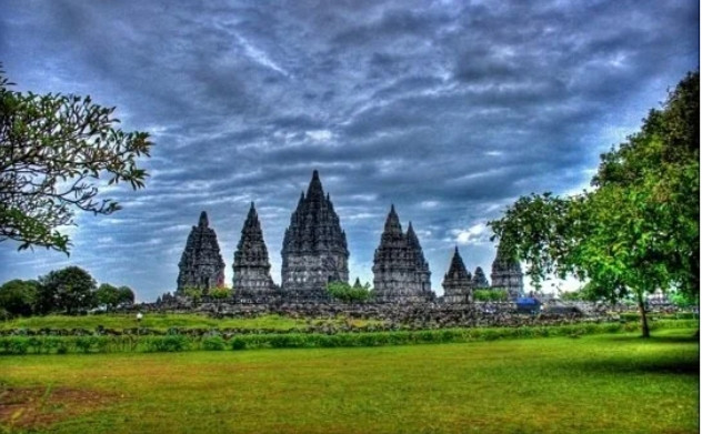 Prambanan là ngôi đền thờ các vị thần tối cao của đạo Hindu