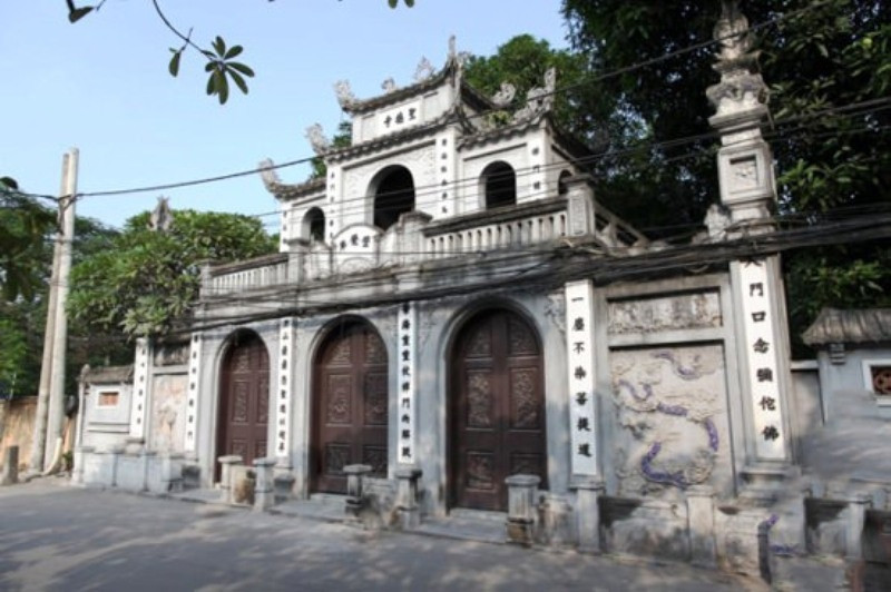 Cổng chùa Hà