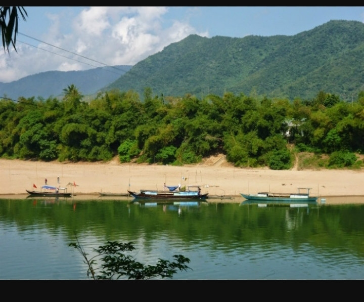 Khung cảnh tươi đẹp của con sông ven làng Đại Bình