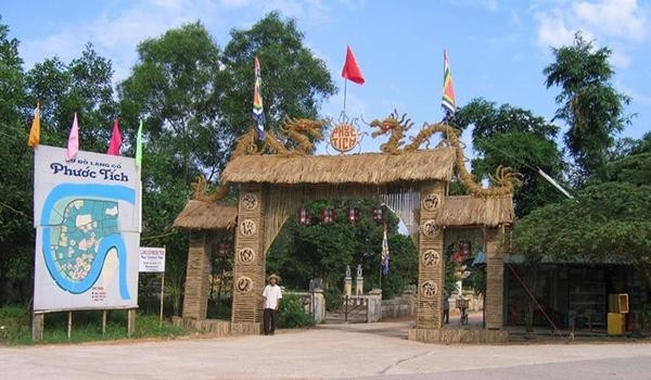 Làng cổ Phước Tích nằm tại thôn Phước Phú, xã Phong Hòa, huyện Hương Điền, tỉnh Thừa Thiên – Huế.