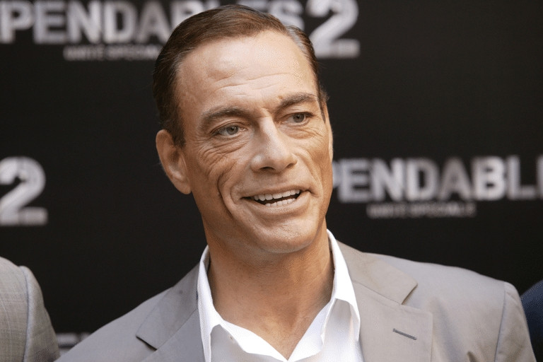 Jean-Claude Van Damme là một trong những ngôi sao võ thuật xứng tầm để sánh vai cùng ngôi sao võ thuật hàng đầu trên thế giới