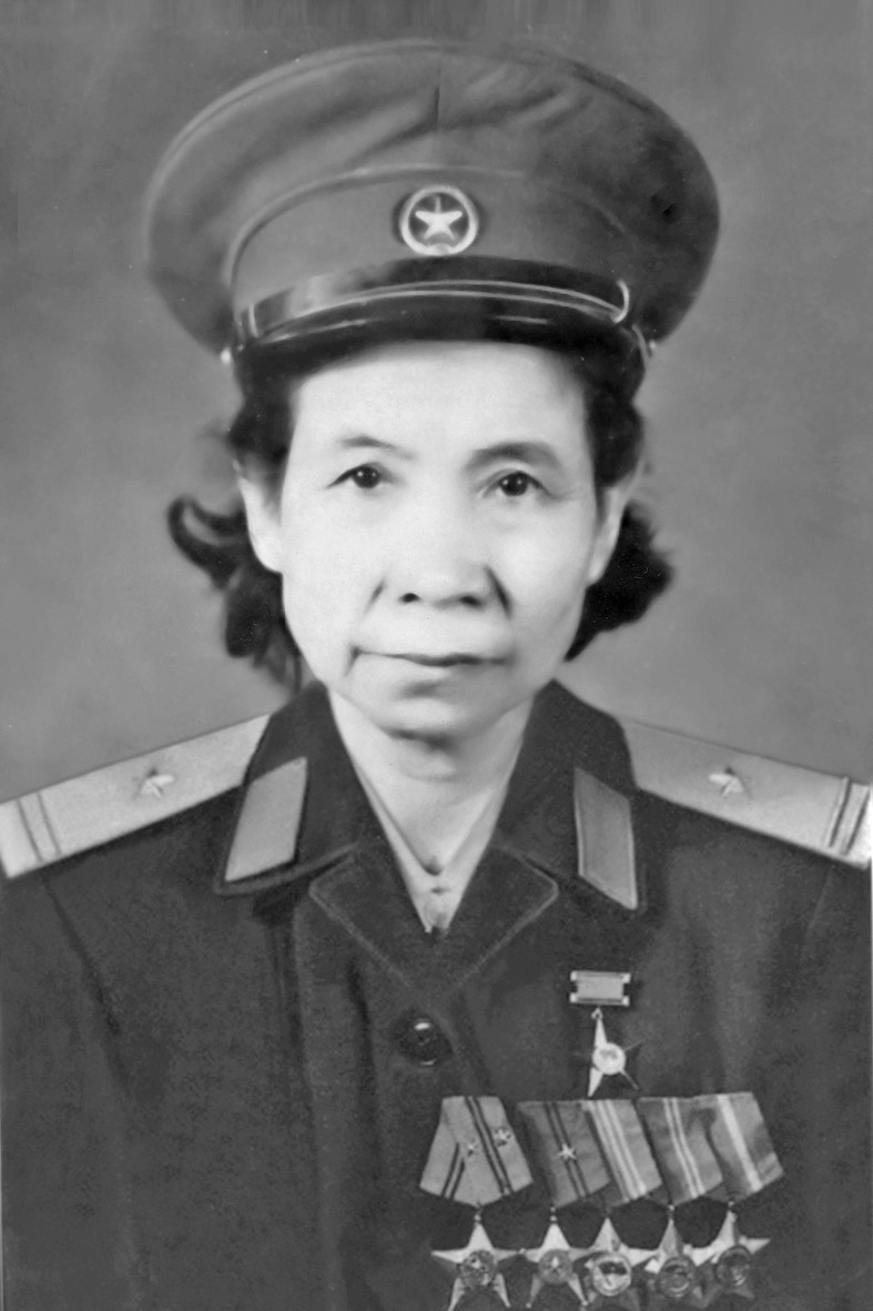 Đại tá Định Thị Vân.