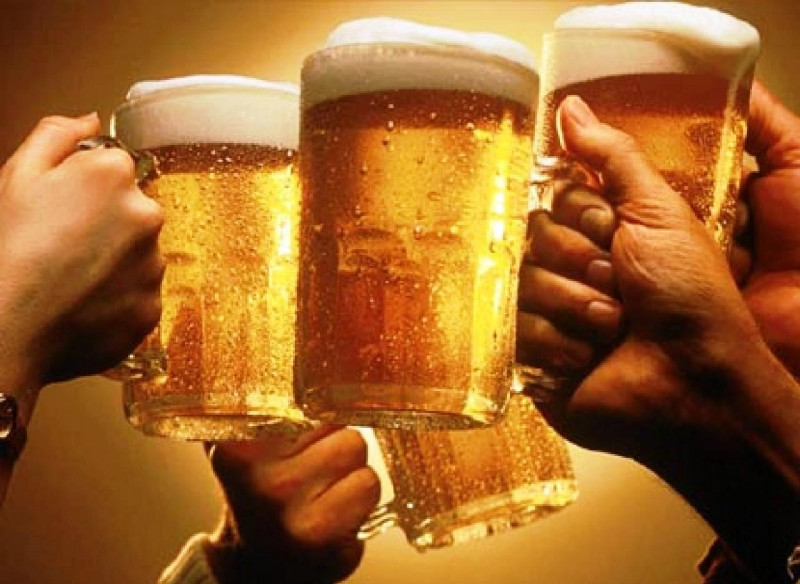 Thói quen sử dụng rượu bia là một trong những nguyên nhân mắc bệnh ung thư đại tràng