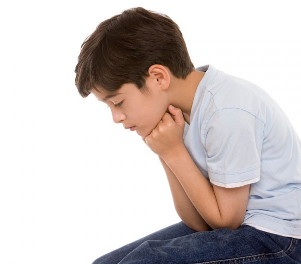 Hạn chế giao tiếp cũng là một trong những nguyên nhân chính dẫn đến chứng tự kỷ ở trẻ con.