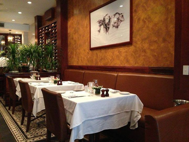Nhà hàng Jacksons Steakhouse sở hữu phong cách cổ điển