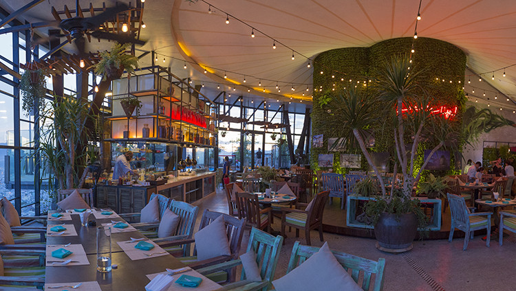 Chef’s Club Skylight được nhiều thực khách bình chọn là nhà hàng buffet Nha Trang ấn tượng nhất.