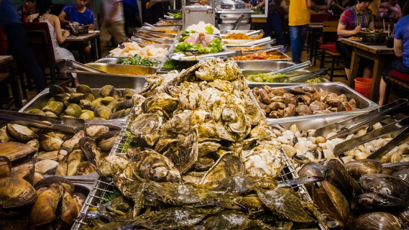 Nhà hàng của Zallo buffet hiện đang phục vụ hơn 100 món từ hải sản cho đến những món ăn châu Âu