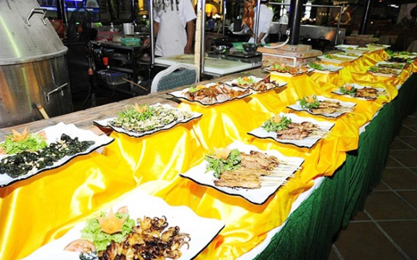 Buffet Việt hấp dẫn tại nhà hàng