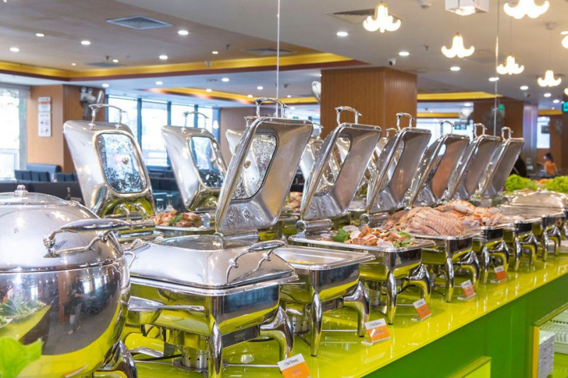 Menu buffet được trình bày sạch sẽ, đa dạng nhiều món ăn