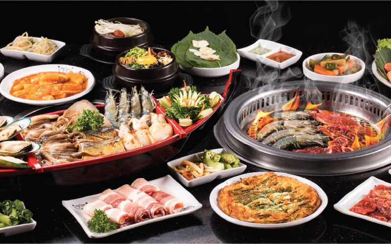 Và dù lựa chọn hình thức nào thì thực đơn hơn 200 món ăn đa dạng mang đặc trưng hương vị Hàn Quốc ở đây cũng sẽ đem đến cho bạn những trải nghiệm hài lòng nhất!